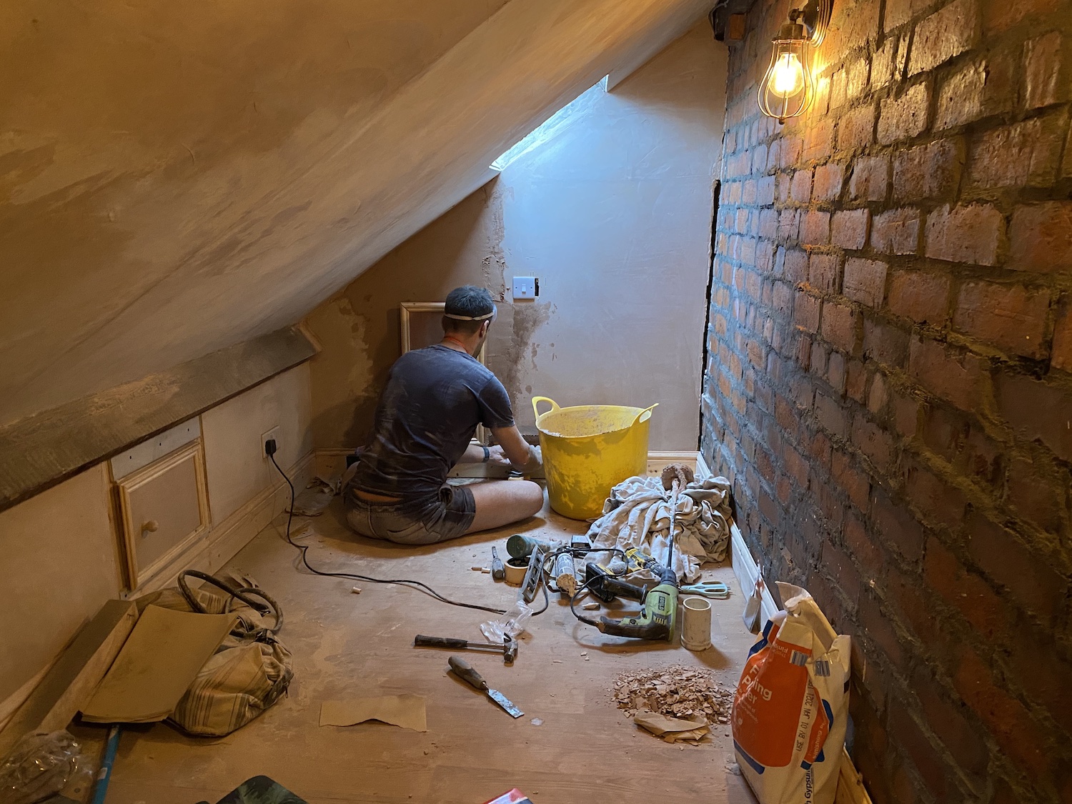 A ceiling, floor, and wall for the loft room