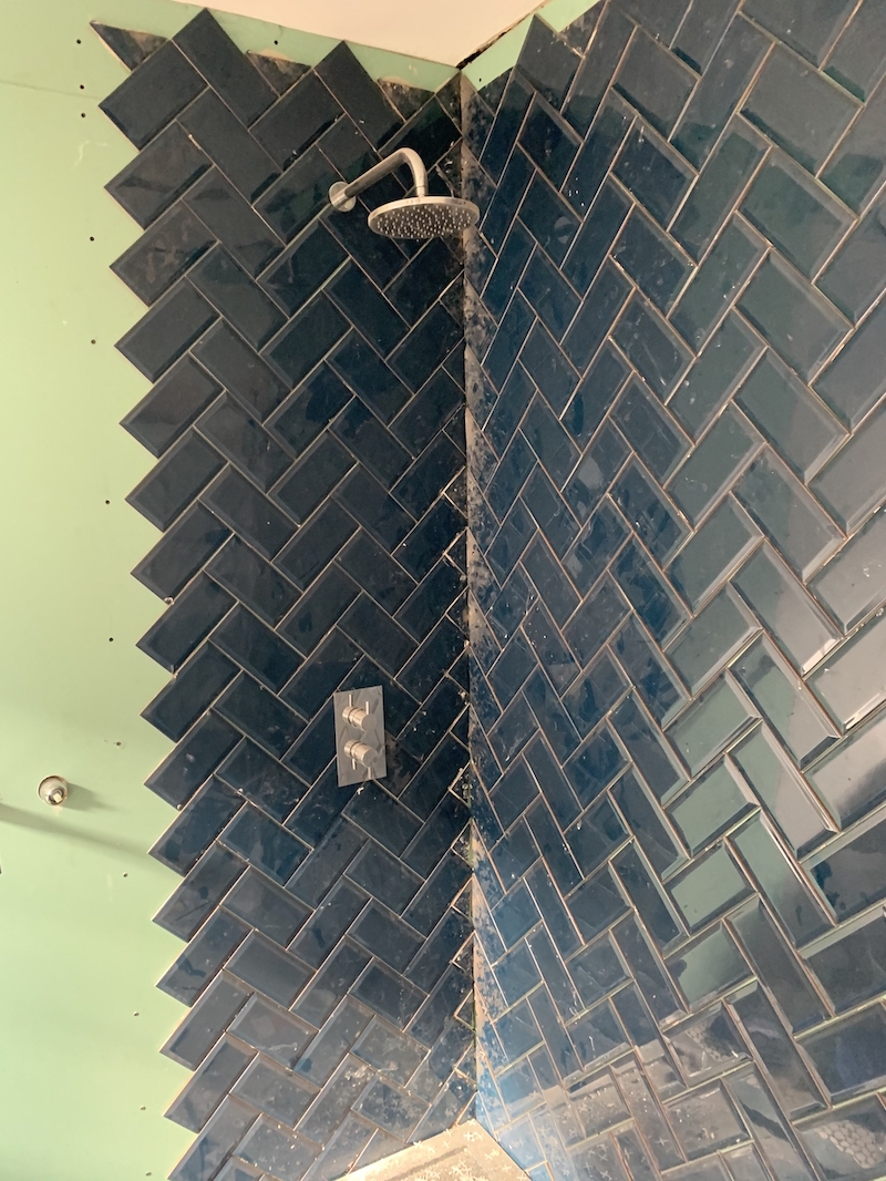 Finishing off the majority of the tiling